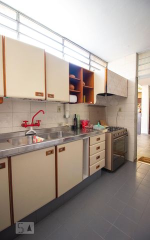 Casa à venda com 330m², 3 quartos e 2 vagasCozinha - Armários