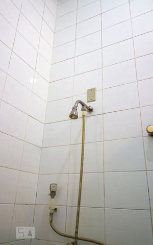 Casa à venda com 330m², 3 quartos e 2 vagasChuveiro