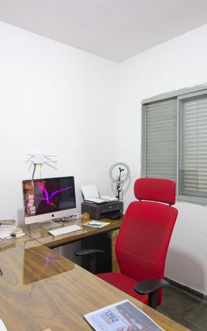 Casa à venda com 330m², 3 quartos e 2 vagasEscritório
