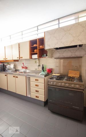 Casa à venda com 330m², 3 quartos e 2 vagasCozinha - Armários