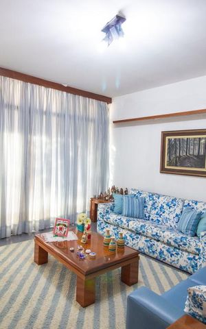 Casa à venda com 330m², 3 quartos e 2 vagasSala
