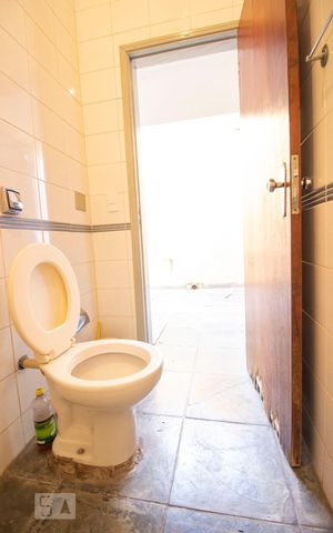 Casa à venda com 330m², 3 quartos e 2 vagasBanheiro de Serviço
