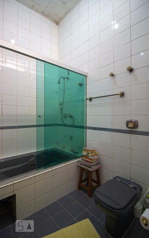 Casa à venda com 330m², 3 quartos e 2 vagasBanheiro da Suíte