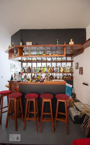 Casa à venda com 330m², 3 quartos e 2 vagasDetalhe