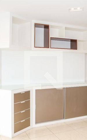 Apartamento à venda com 220m², 4 quartos e 4 vagas Apartamento à venda com 220m², 4 quartos e 4 vagasSala