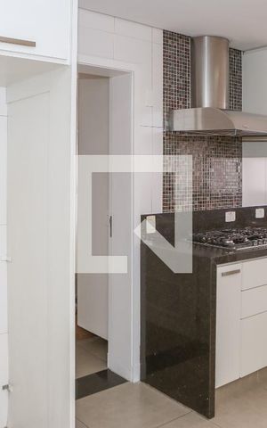 Apartamento à venda com 220m², 4 quartos e 4 vagas Apartamento à venda com 220m², 4 quartos e 4 vagasCozinha