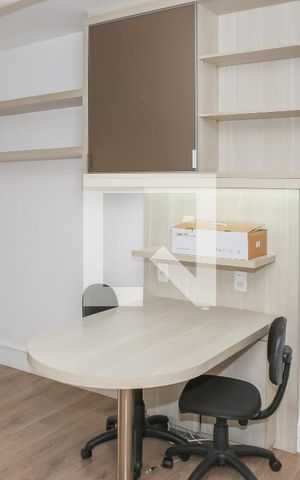 Apartamento à venda com 220m², 4 quartos e 4 vagas Apartamento à venda com 220m², 4 quartos e 4 vagasEscritório