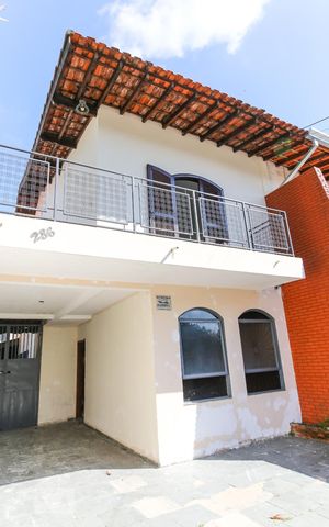 Casa para alugar com 160m², 3 quartos e 2 vagasFachada