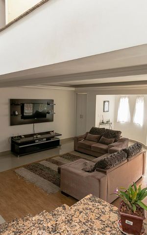 Casa à venda com 340m², 3 quartos e 8 vagasSala