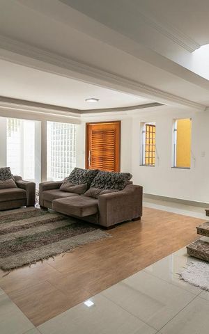 Casa à venda com 340m², 3 quartos e 8 vagasSala