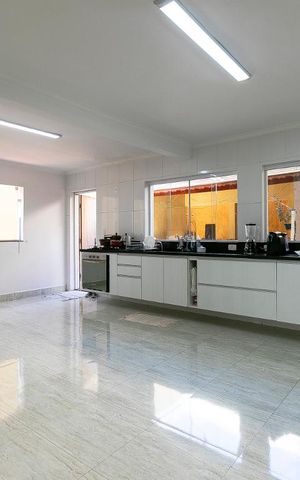 Casa à venda com 340m², 3 quartos e 8 vagasCozinha