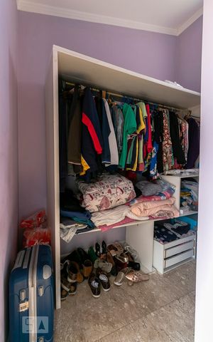 Casa à venda com 340m², 3 quartos e 8 vagasSuíte 1 - Closet
