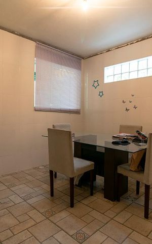 Casa à venda com 340m², 3 quartos e 8 vagasQuarto de Serviço