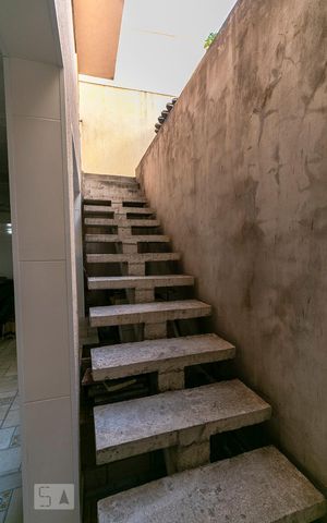 Casa à venda com 340m², 3 quartos e 8 vagasEscadas