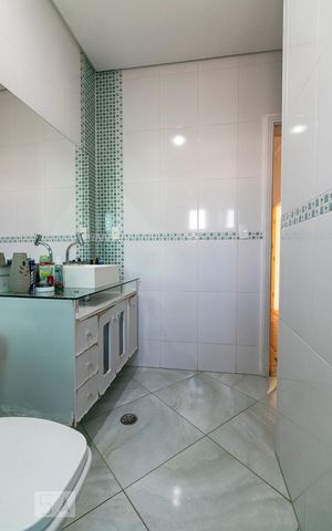 Casa à venda com 340m², 3 quartos e 8 vagasBanheiro da Suíte 2