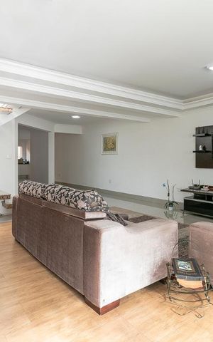 Casa à venda com 340m², 3 quartos e 8 vagasSala