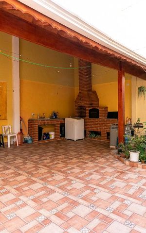 Casa à venda com 340m², 3 quartos e 8 vagasÁrea de Serviço / Churrasqueira