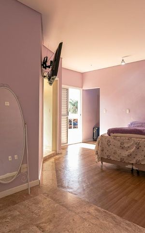 Casa à venda com 340m², 3 quartos e 8 vagasSuíte 1