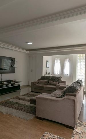 Casa à venda com 340m², 3 quartos e 8 vagasSala