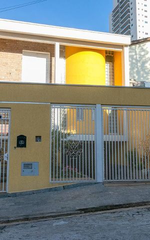 Casa à venda com 340m², 3 quartos e 8 vagasFachada