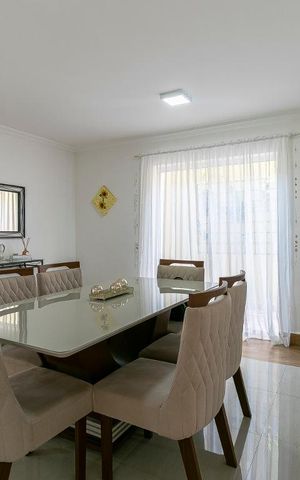 Casa à venda com 340m², 3 quartos e 8 vagasCopa