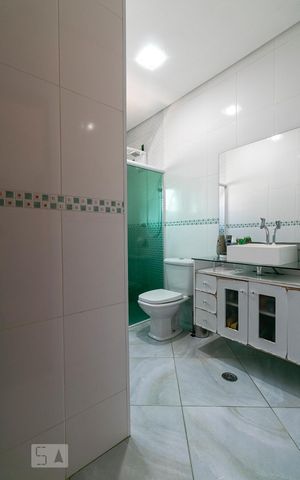 Casa à venda com 340m², 3 quartos e 8 vagasBanheiro da Suíte 2