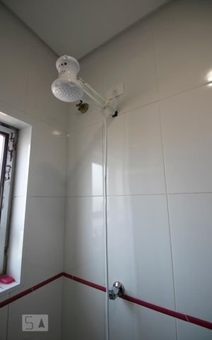 Casa à venda com 340m², 3 quartos e 8 vagasBanheiro da Suíte 3 - Chuveiro