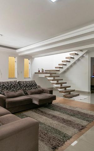 Casa à venda com 340m², 3 quartos e 8 vagasSala