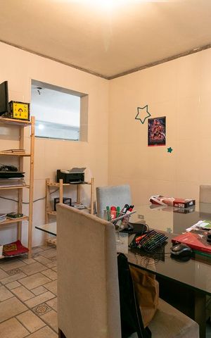 Casa à venda com 340m², 3 quartos e 8 vagasQuarto de Serviço