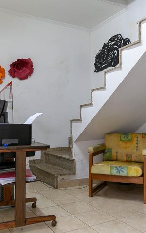 Casa à venda com 475m², 4 quartos e 5 vagas Casa à venda com 475m², 4 quartos e 5 vagasCasa anexa - Escritório
