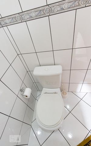 Casa à venda com 210m², 3 quartos e 2 vagas Casa à venda com 210m², 3 quartos e 2 vagasBanheiro churrasqueira