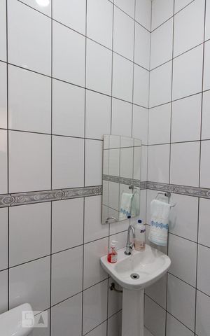 Casa à venda com 210m², 3 quartos e 2 vagas Casa à venda com 210m², 3 quartos e 2 vagasBanheiro churrasqueira