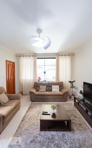 Casa à venda com 210m², 3 quartos e 2 vagas Casa à venda com 210m², 3 quartos e 2 vagasSala