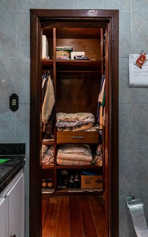 Apartamento à venda com 200m², 3 quartos e 4 vagas Apartamento à venda com 200m², 3 quartos e 4 vagasBanheiro da suíte