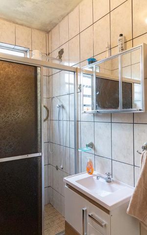 Casa à venda com 200m², 3 quartos e 3 vagasBanheiro