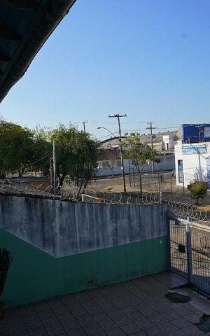 Casa à venda com 270m², 5 quartos e 2 vagasSala - Varanda - vista