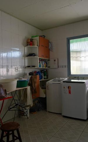 Casa à venda com 270m², 5 quartos e 2 vagasArea de serviço primeiro andar