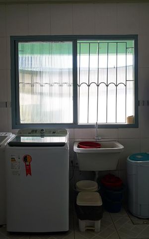 Casa à venda com 270m², 5 quartos e 2 vagasArea de serviço primeiro andar