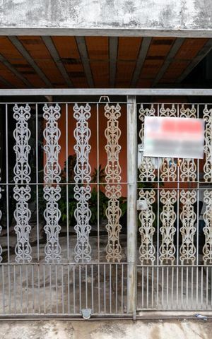 Casa à venda com 70m², 2 quartos e 1 vaga Casa à venda com 70m², 2 quartos e 1 vagaFachada