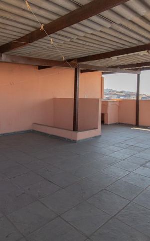 Casa à venda com 200m², 3 quartos e 3 vagas Casa à venda com 200m², 3 quartos e 3 vagasTerraço