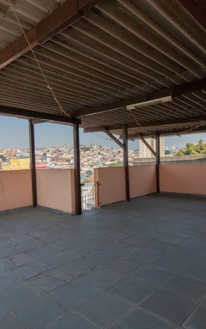 Casa à venda com 200m², 3 quartos e 3 vagas Casa à venda com 200m², 3 quartos e 3 vagasTerraço