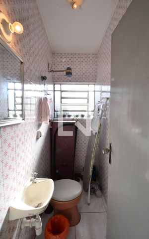 Casa à venda com 180m², 4 quartos e 2 vagasBanheiro de Serviço