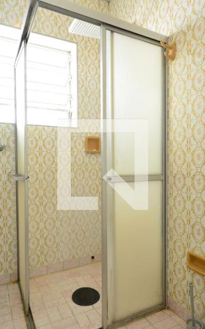 Casa à venda com 180m², 4 quartos e 2 vagasBanheiro da Suíte