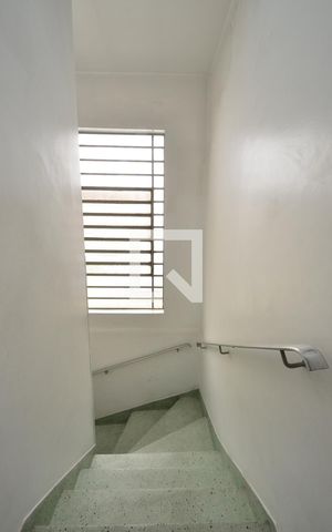 Casa à venda com 180m², 4 quartos e 2 vagasEscada