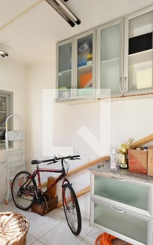 Casa à venda com 180m², 4 quartos e 2 vagasQuarto de Serviço