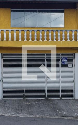 Casa para alugar com 250m², 3 quartos e 2 vagas Casa para alugar com 250m², 3 quartos e 2 vagasFachada