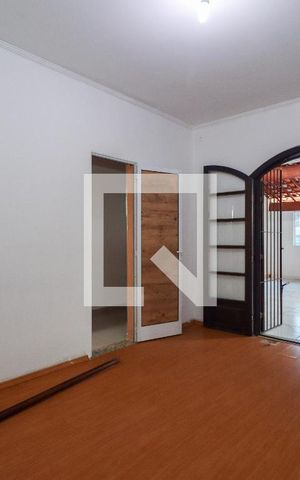 Casa para alugar com 250m², 3 quartos e 2 vagas Casa para alugar com 250m², 3 quartos e 2 vagasSuíte