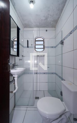 Casa para alugar com 250m², 3 quartos e 2 vagas Casa para alugar com 250m², 3 quartos e 2 vagasBanheiro de Serviço