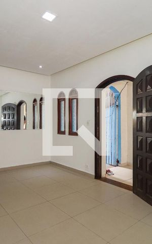 Casa para alugar com 250m², 3 quartos e 2 vagas Casa para alugar com 250m², 3 quartos e 2 vagasSala