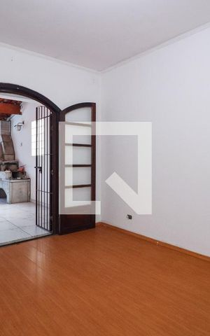 Casa para alugar com 250m², 3 quartos e 2 vagas Casa para alugar com 250m², 3 quartos e 2 vagasSuíte